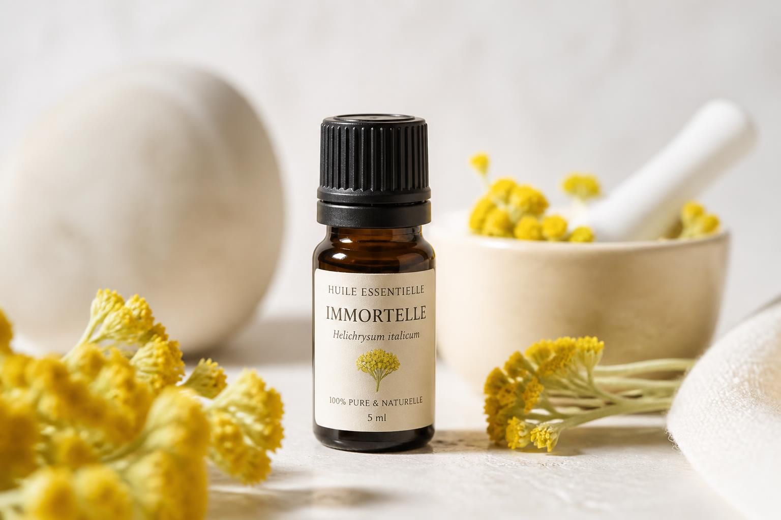 découvrez les bienfaits de l'huile essentielle d’immortelle pour le visage : régénération, éclat, et anti-âge naturels pour une peau saine et lumineuse.